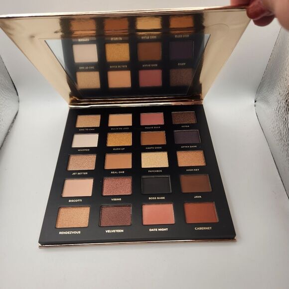 Iconic London Booming and Gleaming Eyeshadow Palette 20 Shades Matte Shimmer - Picture 1 of 6